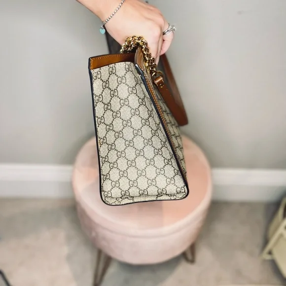 Gucci Shoulder Bag - Picture 10 of 12